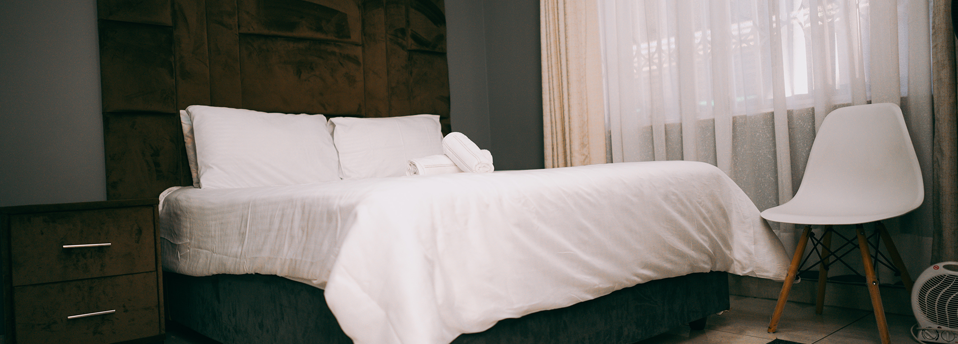 Lodge@36 en-suite bedroom with double bed